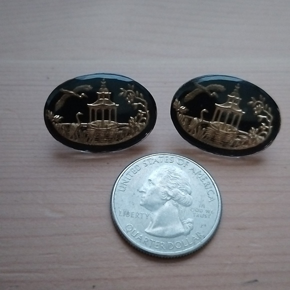 Vtg. Japanese Garden Reversed Painted Black w/ gold tone oval pierced earrings - Picture 6 of 6